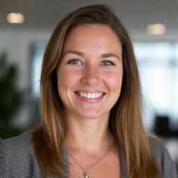 Portræt af Emilie Larsen, Kommunikationsansvarlig for Kredsløb Byg